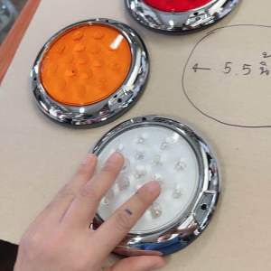 ไฟเทียบไฟท้ายสามมิตร