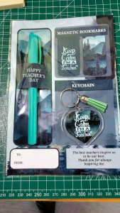 Perfect gifts for teachers including Pen 2 magnetic bookmarks a heart or round Keychain for Valentines Day Birthday Christmas WorldTeachersDay. Nice print with Glitter effect on bookmarks**tassels colors depends on the availability**