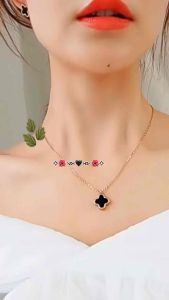 Kalung Titanium Wanita Korea Clover: Desain Elegan & Fungsional