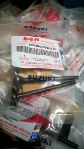 ENGINE VALVE (INTAKE AND EXHAUST)SUZUKI GD110 SMASH115HAYATE125SHOGUN PRO NEW (THAILAND)