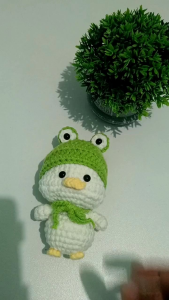 gantungan kunci rajut amigurumi duck bertopi