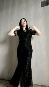 {\n    \"article\": \" Dress Carol M-L-XL-XXL / Wedding Dress Bridesmaids / Dress Duyung Natal / Gaun Kondangan / Dress Mewah / Dress Elegant Naik Sidi