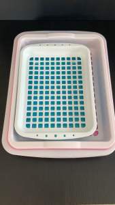 ถาดคว่ำแก้ว ถาดวางแก้ว มีตะแกรงรองน้ำ ถาดเสริฟน้ำดื่ม ห้องน้ำกระต่าย ห้องน้ำสัตว์เลี้ยง