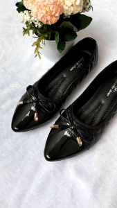 Sepatu Flat Shoes Wanita Terbaru & Elegan