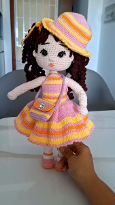 Búp Bê thay đầm tay chân uốn cong được .