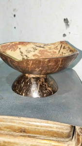 Mangkok Batok Kelapa Bentuk Love: Menghias Rumah dengan Seni Tradisional