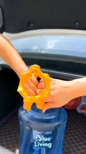 Pengangkat Galon: Holder Galon Kuat & Alat Angkat Galon Logam