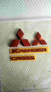 Logo Tiga Berlian Emblem Expander Cross Warna Merah Original