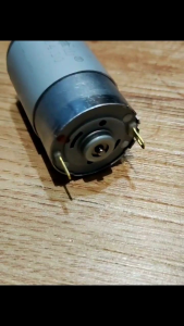 Dinamo Kecil Penggerak Pisau Mesin Buang Benang 2 Kepala M.J.M-90118