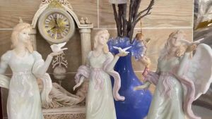 Tượng nữ và chú chim gốm sứ cổ điển  trang nhã  trang trí nhà cửa-Classic and elegant ceramic statue of a woman and bird home decoration