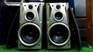 ลำโพงKenwood รุ่นLS-J7 จากตู้ญี่ปุ่นมือ2​สุง/กว้าง​/ยาว/40/20/30/cm.ดอก6นิ้ว หนัก9kg.ดอกสวยเดิมๆ ตู้ร่องรอยมีบ้างร่องรอยมีบ้างมือสองปกติ รวมยังสวยดี 📣ส่งของตรงปก​ตาม​ภาพ​และ​คลิป​ แพ็คของอย่างดีกันกระแทก