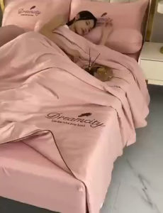 ชุดผ้าปู ไหมน้ำแข็งยางพารา 6 ชิ้น  พี่พี่ถูกใจกดสั่งมาได้สินค้ามีพร้อมส่ง มีขนาดเดียวขนาด 6 ฟุต