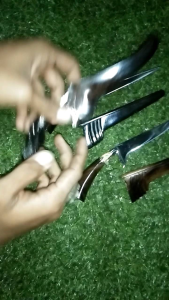 มีดเดือยไก่ใต้ ใบมีดยาว 4นิ้ว ด้ามแกะสลัก คอรัดทองเหลืองลาย