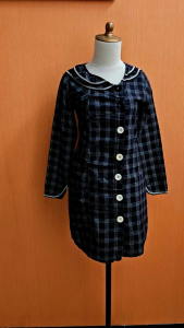 mini midi dress wanita hitam motif kotak S depan kerut lengan panjang kancing samping