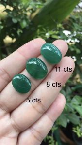 (เริ่มต้น 390 ) GREEN AGATE โมราแท้ ทรงไข่ เม็ดโต สีเขียวเข้มสวย  คละสีคละไซส์