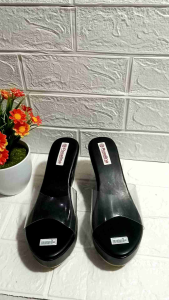 Sandal wedges Cantika hitam pormal