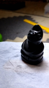 Hadiah patung batu smar warna hitam