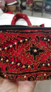 กระเป๋าปักปล่องทั้งใบ​ ขนาด15×26cm  แบ่ง3ช่อง​ มีซิบกลางด้านใน