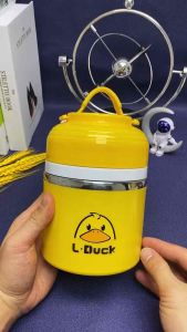 小黄鸭早餐杯 (650ml)😍 Rubber Duck Breakfast Cup 学生党上班族的早餐杯来了 可以装进这个早餐保温杯里面带到学校公司去吃,颜值很高哦,旋转开盖,里面带有小汤勺内胆有304不锈钢的保温时间长达三小时