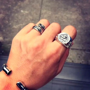 Cincin Vintage Desain Kartu AS Skull (Adjustable)