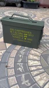 Hộp đựng đồ nghề 4 lit có gioang cao su chống nước lắp đặt sẵn bộ ốc vít lắp khoá