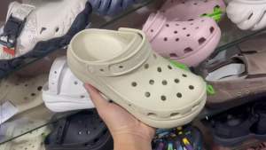 รองเท้า Crocs 6cm รองเท้าแบบสวมส้นสูงของผู้หญิง รุ่น Classic crush clog มาใหม่ รับรองสินค้าเหมือนในรูป สินค้าถ่ายภาพ