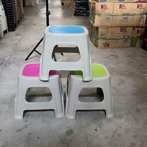High Quality White Thickened Plastic Household Small Square Bathroom Plastic Stool Cute Chair (Random Color)
