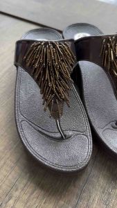 รองเท้าแตะสไตล์ฟิบฟอบ Fifflop รุ่นฟรุ้งฟริ้งพู่ๆยอดฮิต แบรนด์ QSweet สวมใส่สบายเพื่อสุขภาพ 3 สี|ดํา ตาล เทา