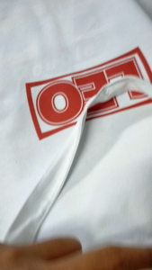 กระเป๋าผ้า กระเป๋าผ้าลีโอ กระเป๋าผ้าลดโลกร้อน กระเป๋าผ้าพื้นขาวลาย ลีโอ สกรีน หน้า -หลังตักอักษรสีแดง