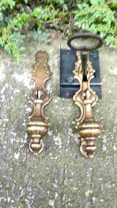 Tarikan Lemari Kuningan Kunci Antik Motif Godo 13 cm 1 Set