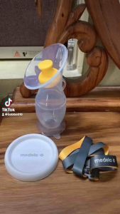 Cốc hứng sữa Silicone Medela có nút chống tràn đế hút và dây đeo - Hàng Chính Hãng