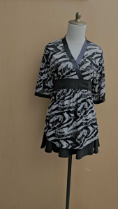 atasan wanita hitam motif putih SIAO WEI cewek S M vneck model kimono