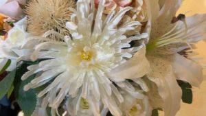 ดอกไม้ประดิษฐ์ (รุ่น A022) ของตกแต่งบ้าน  ดอกไม้ประดิษฐ์สไตล์โมเดิร์น ดอกไม้ปลอม ของตกแต่งค่าเฟ่ แจกันแสดงความยินดี