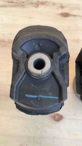 บูชคานหลัง TOYOTA  ALTIS ZRE171 ปี 2014 -2018 รหัส 48725-02360  สินค้า TOYOTA  แท้  ได้ 2ตัว