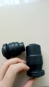BOSH SAYAP BUSHING ARM DAIHATSU TAFT GT F-70 KECIL DAN BESAR