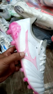 รองเท้าสตั๊ดขาวดำ Mizuno MORELIA NEO III Japan หนังแท้มีของแถมฟรี ใส่ไม่พอดีเปลี่ยนไซส์ได้ สินค้าใช้เวลาเดินทาง 2-3 วัน มีเก็บเงินปลายทางได้