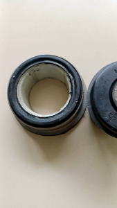 BOSH CABIN BUSHING DEPAN MITSUBISHI FUSO FM-516 & FM-215