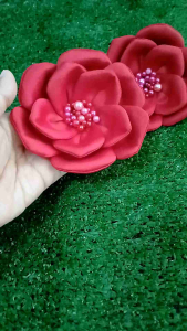 Bros/Pin Bunga Satin Merah dengan Mutiara Bros Bahu Fashion Brooch