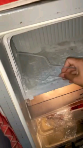 Alat Membersihkan Bunga Es & Freezer Box: Efisiensi dan Kebersihan