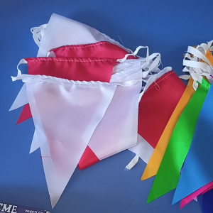 Bendera Segitiga Renteng Merah Putih warna warni