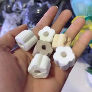 เซรามิกริงค์ ดอกไม้ วัสดุกรองน้ำในตู้ปลา / บ่อปลา / บ่อกุ้ง / บ่อเต่า แพ็ก 10 ชิ้น | วัสดุเกรดดี | ใช้ได้กับทุกระบบกรอง