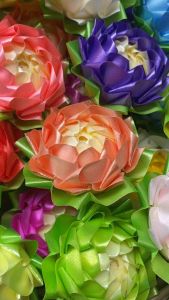 เหรียญโปรยทาน ดอกบัวฉลองขวัญ ชุด10ดอก ตัวเปล่า (มี12สีให้เลือก)