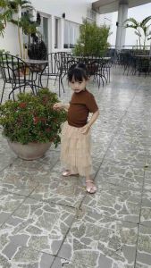 Jerry Kids Set Bộ Váy Bé Gái Áo Tăm Khoét Lưng Cổ Cao Phối Chân Váy Ren Nhiều Tầng Điệu Đà Sang Chảnh Cho Bé