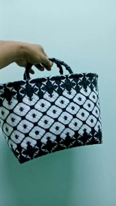 กระเป๋าแฮนด์เมด กระเป๋าสานพลาสติก ขนาด25×13สูง23เซนติเมตร