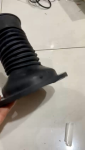 BOOT SHOCK DEPAN INNOVA ORIGINAL