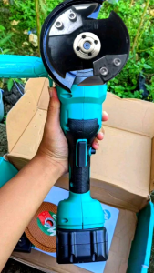 mata pisau sadap pohon pinus