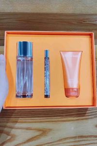 Set nước hoa Clinique Happy gồm ( nước hoa 75ml + 10ml kem dưỡng ẩm toàn thân 75ml) - USA