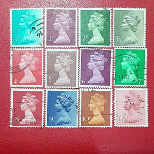 Prangko British kuno 12 Pcs Ratu Elizabeth II Campur USED