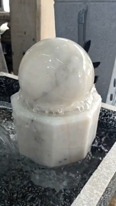 หินแท้ หินหมุนสีขาว ขนาดลูก15cm.แถมปั๊มน้ำในชุด