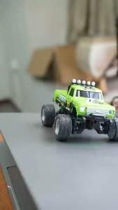 Xe điều khiển từ xa body hợp kim Minicity Battle Truck 1/64 Blutooth có đèn chịu va đập